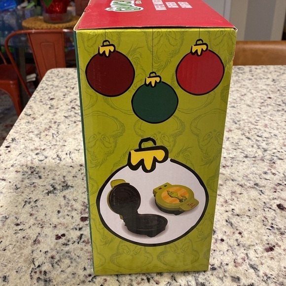 New The Grinch Waffle Maker in the box - Picture 6 of 7